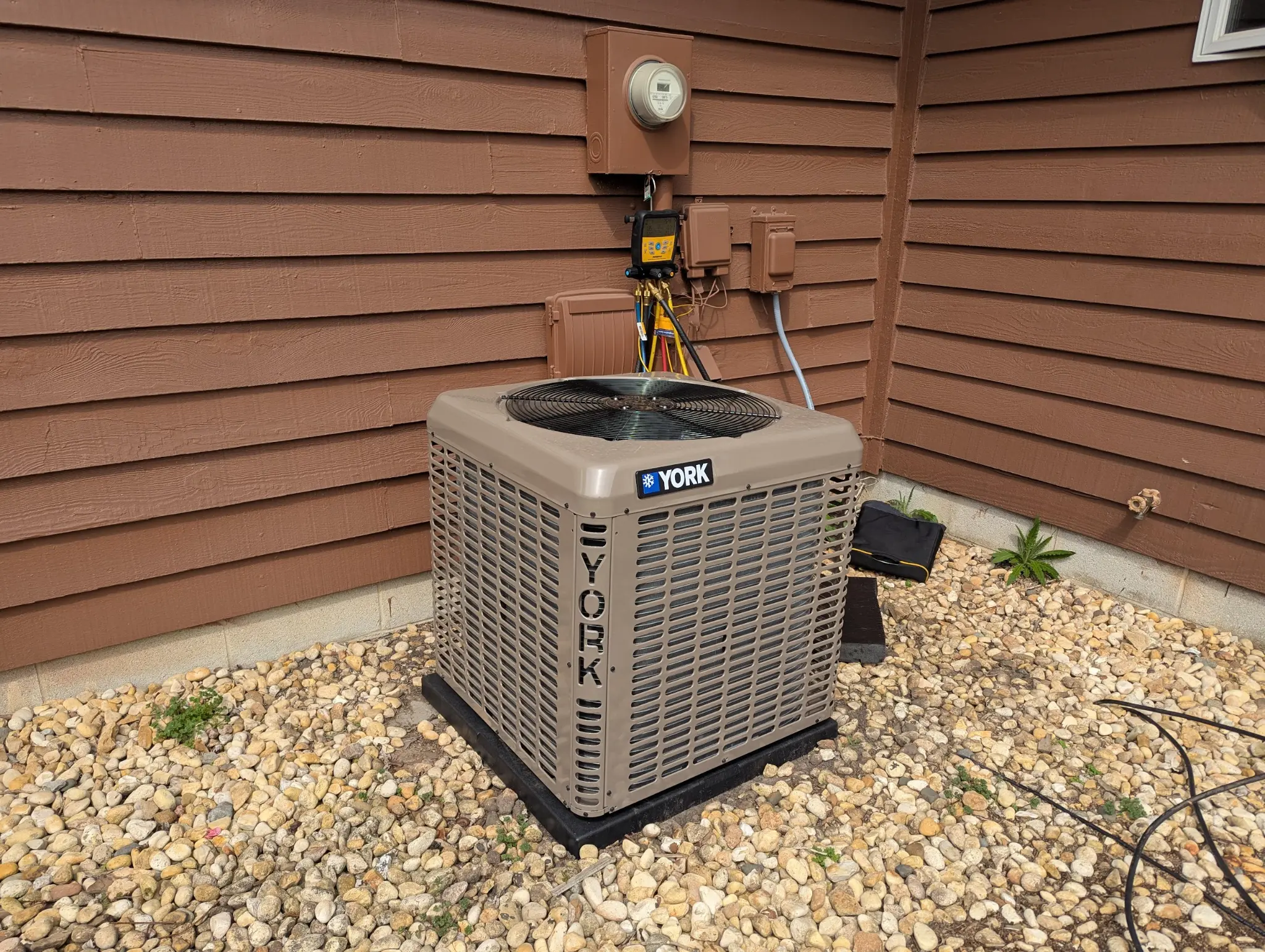 York outdoor condenser with a connected service disconnect